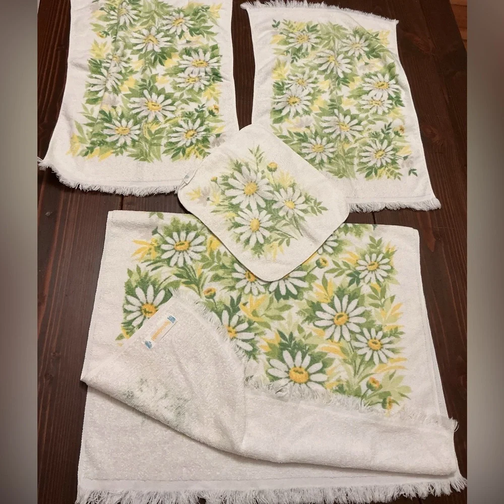 Vintage Set of Springmaid Bath Towels Each measure - Picture 10 of 14